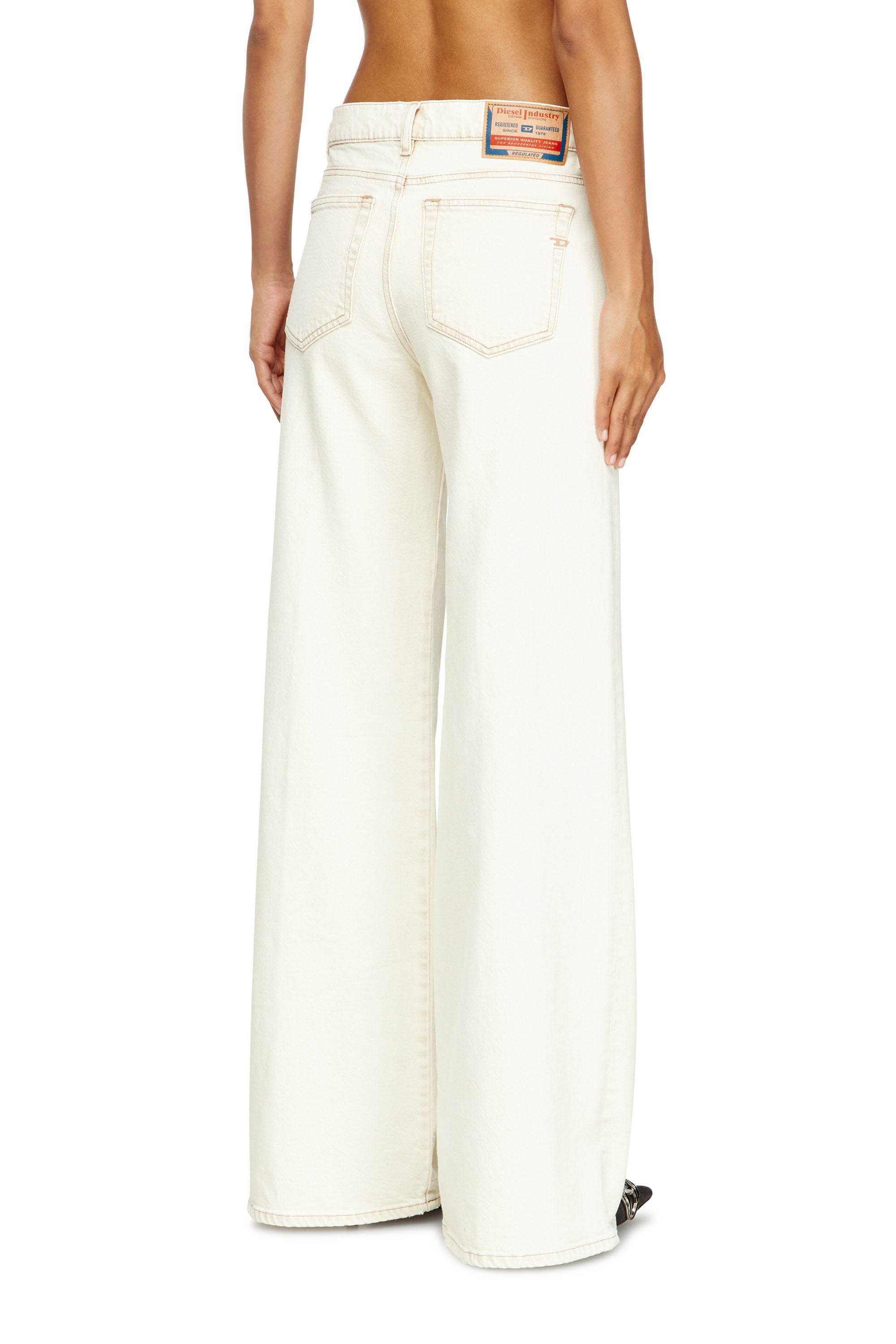 Women's Flare Jeans White 1978 D-Akemi
