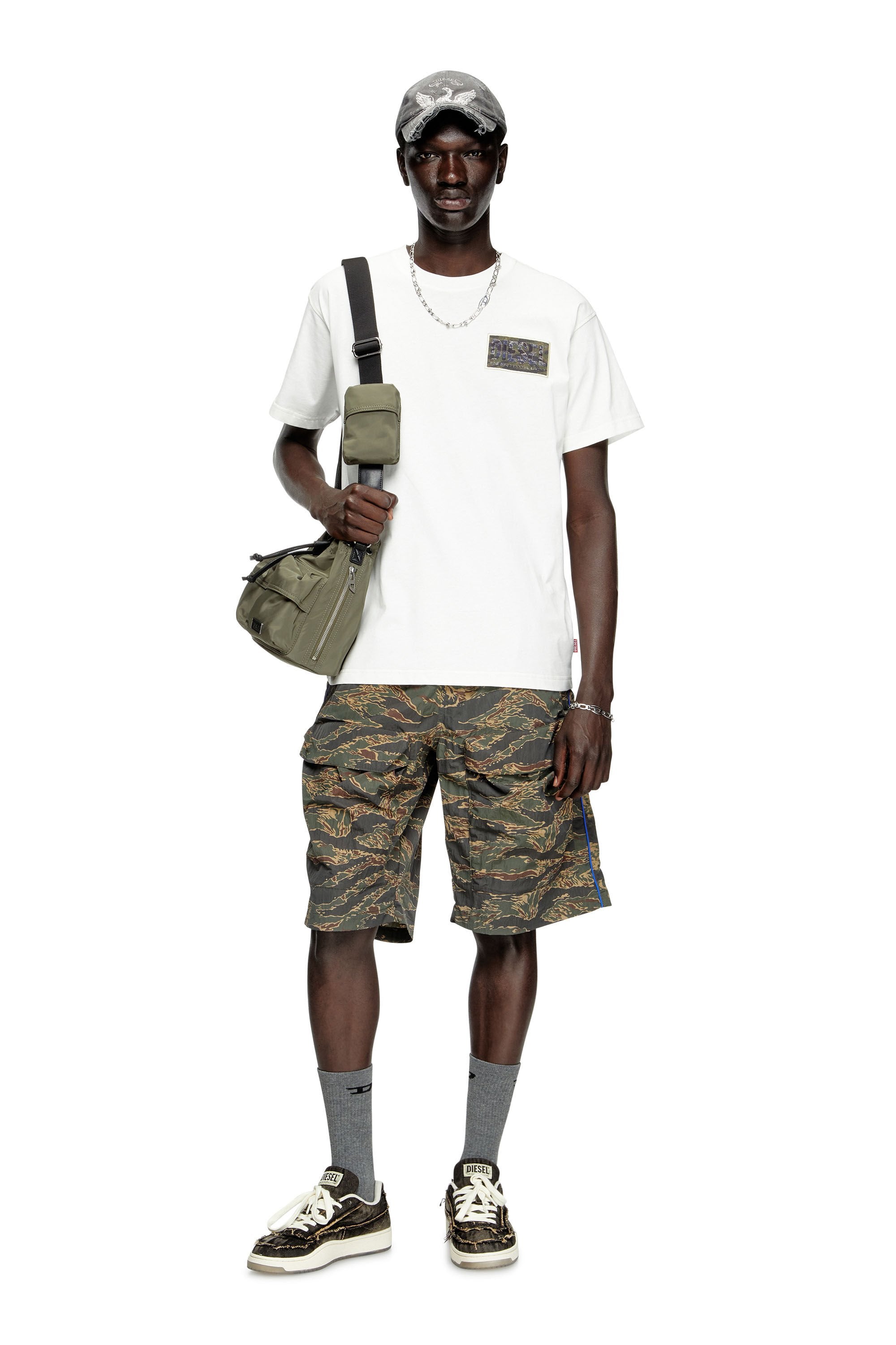 Men's T-shirt with camo logo patch White