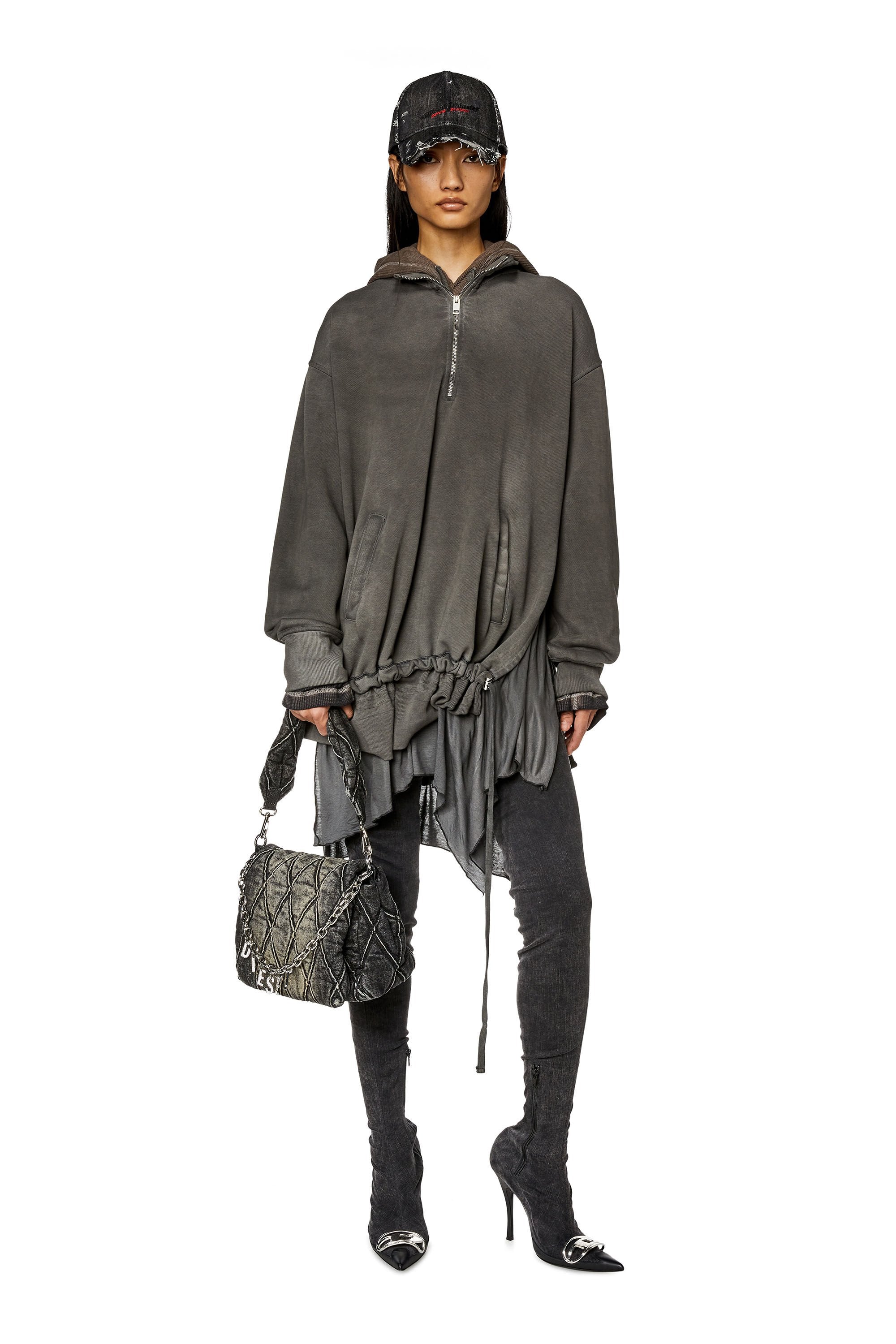 Women's Charm-D Shoulder M bag in quilted Denim Black