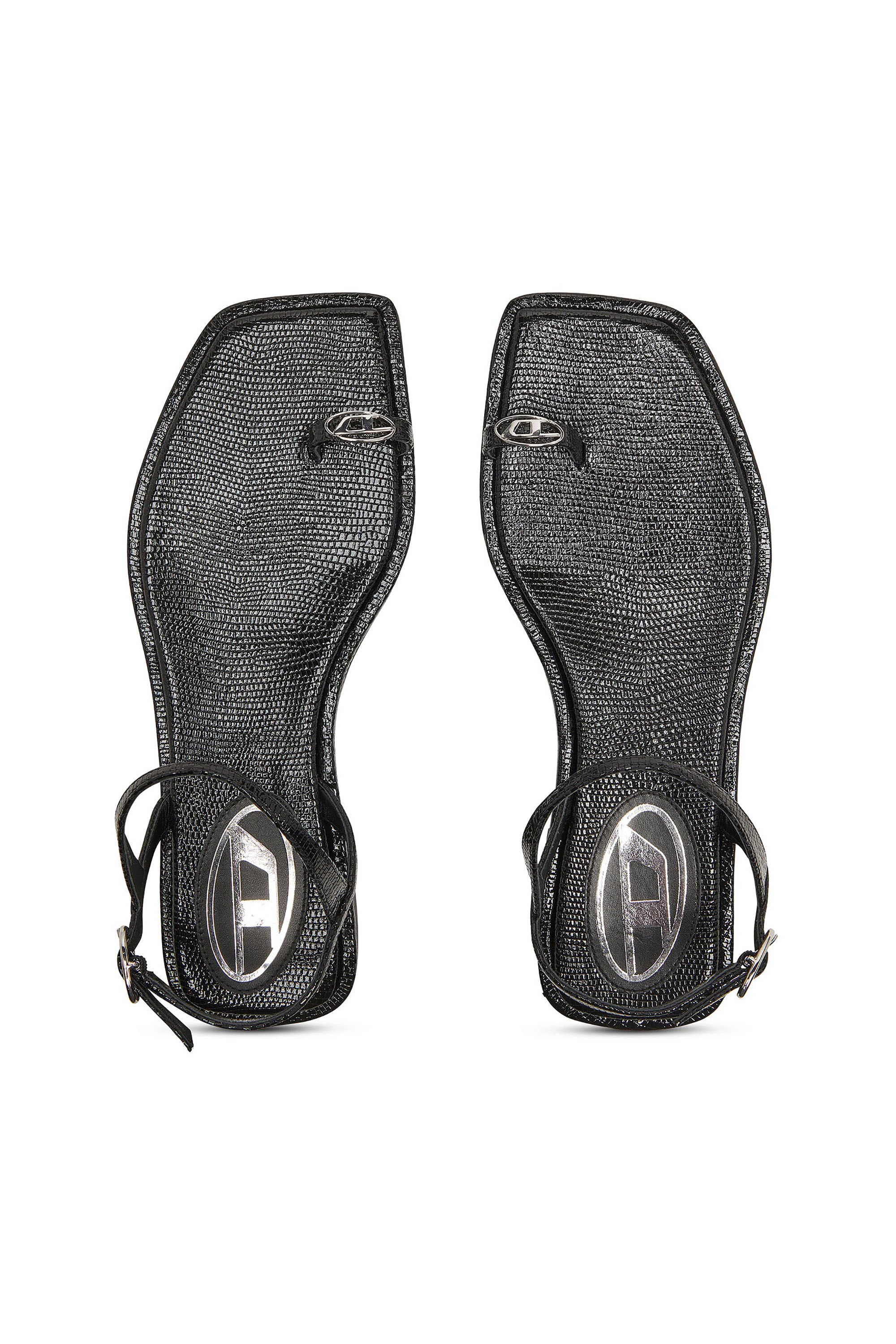 Women's D-AMBER - Sandal in leather with metallic logo Black